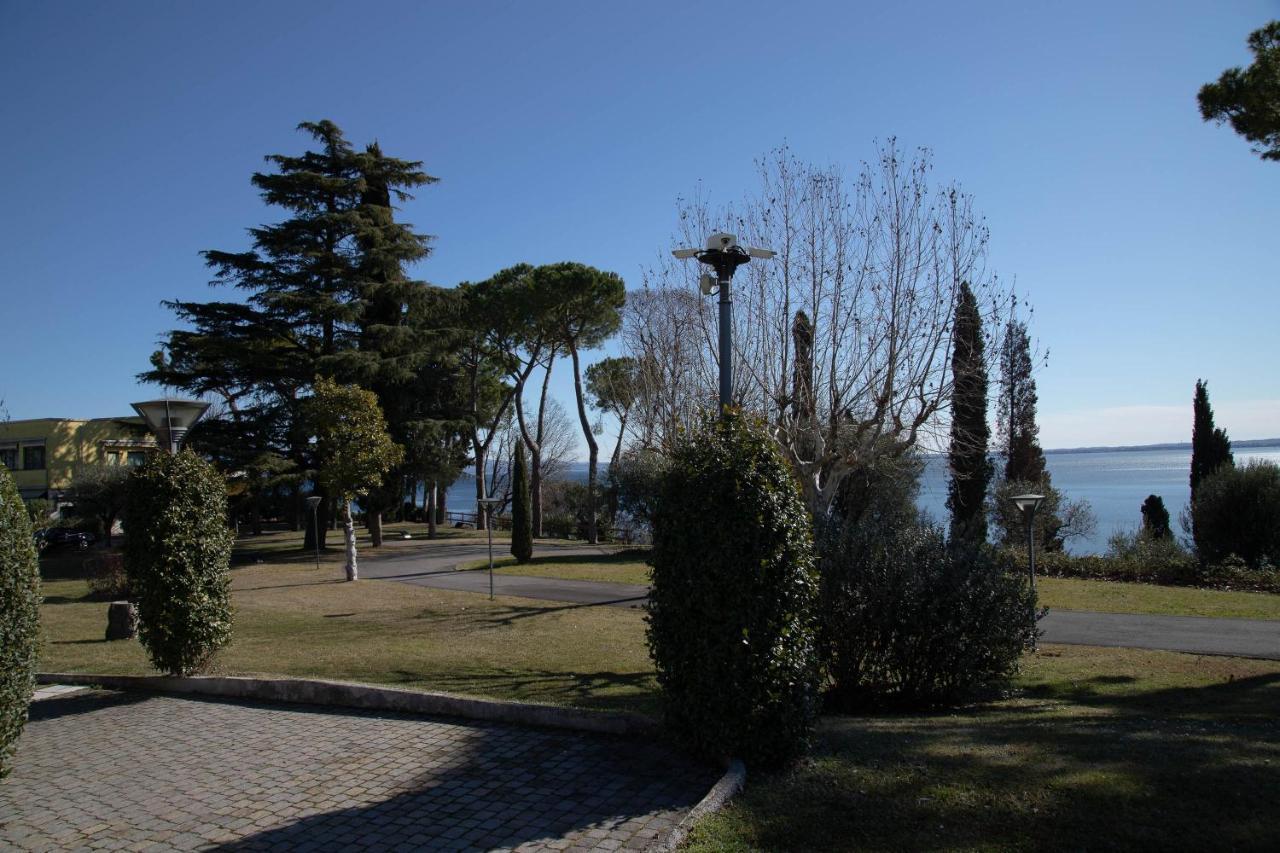 Lato Soleggiato @Gardazzurro Lägenhet Padenghe sul Garda Exteriör bild