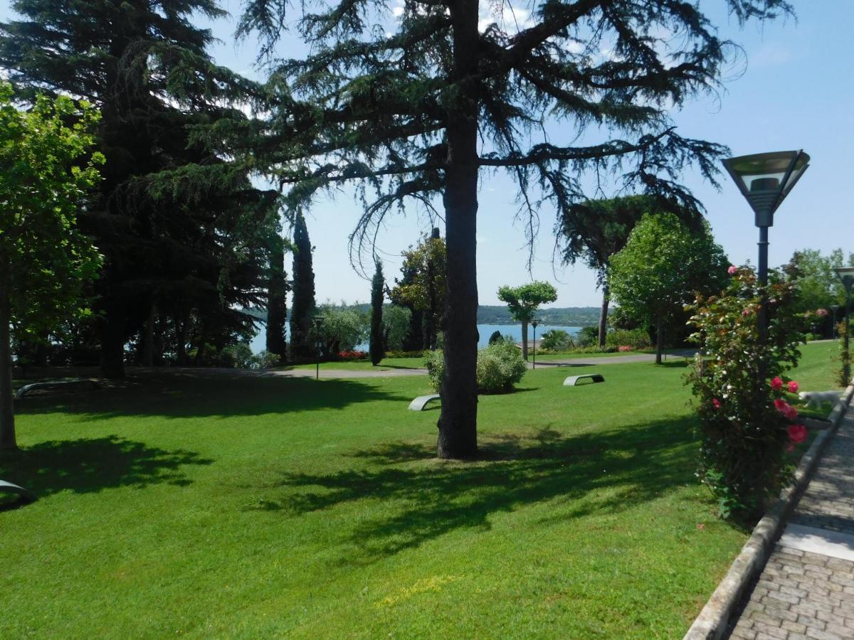Lato Soleggiato @Gardazzurro Lägenhet Padenghe sul Garda Exteriör bild
